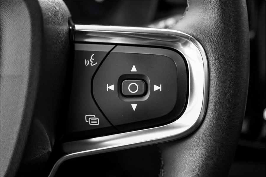 Volvo XC40 Recharge Ultimate Pano H/K ACC 20"