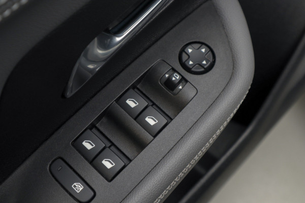 Opel Mokka 1.2 T Leder Navi Camera PDC Climate Stoelverwarm. Carplay Cruise BTW auto