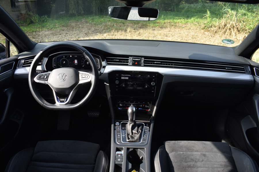 Volkswagen Passat Variant 218PK DSG HYBRID GTE BUSINESS TREKHAAK/IQ-LIGHT/VIRTUAL/LEDER