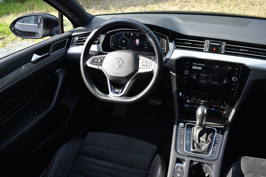 Volkswagen Passat Variant 218PK DSG HYBRID GTE BUSINESS TREKHAAK/IQ-LIGHT/VIRTUAL/LEDER