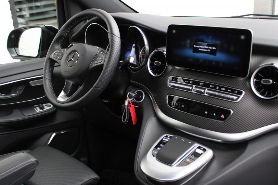 Mercedes-Benz V-Klasse 300d / DC / AMG / Panorama / 4.000km!! / Burmester / 360 Cam / Vol Opties / NIEUWSTAAT