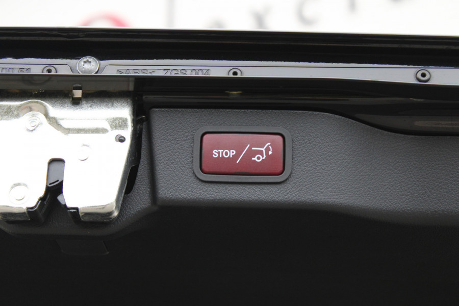 Mercedes-Benz V-Klasse 300d / DC / AMG / Panorama / 4.000km!! / Burmester / 360 Cam / Vol Opties / NIEUWSTAAT