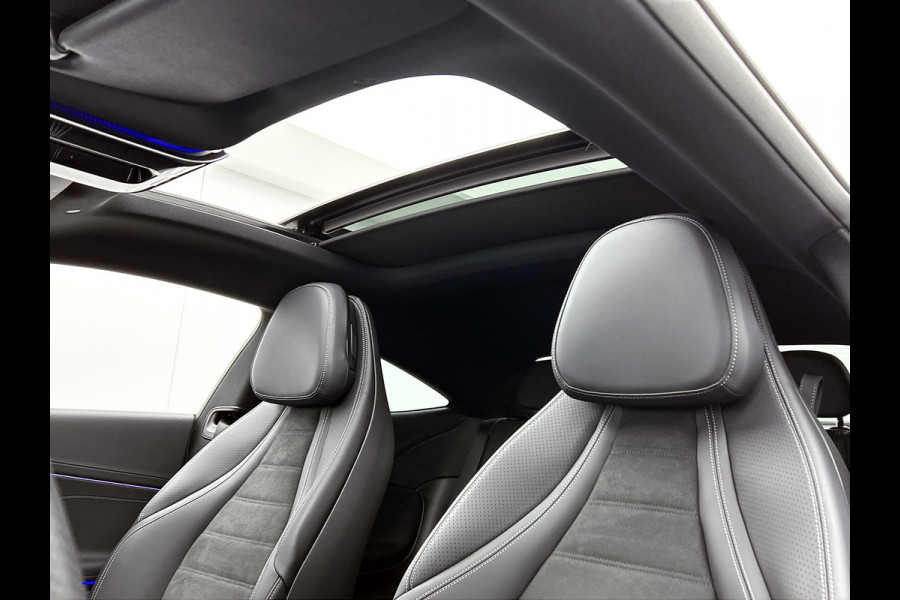 Mercedes-Benz CLE Coupé 300 e AMG Plug-In Hybride AMG Line Premium Plus | Night Pakket | Trekhaak | Distronic | Panorama Schuif-Kanteldak | Stuur en Stoelverwarming. Inclusief 24 maanden MB Certified garantie voor Europa.