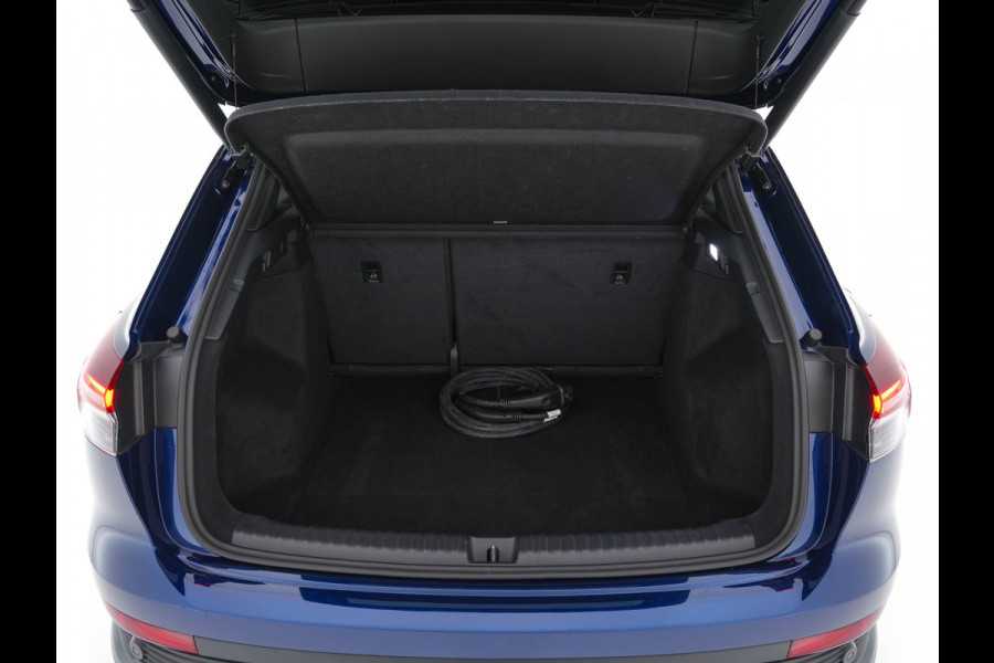 Audi Q4 e-tron 40 S-Line Competition Launch edition 77 kWh [ 3-Fase ] {SOH-87%} (INCL-BTW) *HEAT-PUMP | PANO | LEATHER-FABRIC | MATRIX-LED | ADAPTIVE-CRUISE | HEATED-SPORTSEATS | AMBIENT-LIGHT | DIGI-COCKPIT | CAMERA | KEYLESS | NAVI-FULLMAP | ...