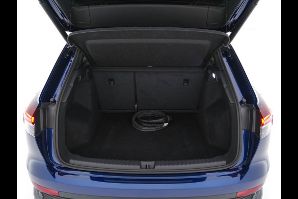 Audi Q4 e-tron 40 S-Line Competition Launch edition 77 kWh [ 3-Fase ] {SOH-87%} (INCL-BTW) *HEAT-PUMP | PANO | LEATHER-FABRIC | MATRIX-LED | ADAPTIVE-CRUISE | HEATED-SPORTSEATS | AMBIENT-LIGHT | DIGI-COCKPIT | CAMERA | KEYLESS | NAVI-FULLMAP | ...