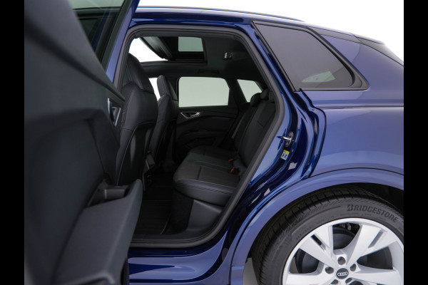 Audi Q4 e-tron 40 S-Line Competition Launch edition 77 kWh [ 3-Fase ] {SOH-87%} (INCL-BTW) *HEAT-PUMP | PANO | LEATHER-FABRIC | MATRIX-LED | ADAPTIVE-CRUISE | HEATED-SPORTSEATS | AMBIENT-LIGHT | DIGI-COCKPIT | CAMERA | KEYLESS | NAVI-FULLMAP | ...