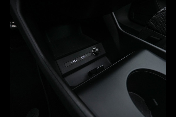 Audi Q4 e-tron 40 S-Line Competition Launch edition 77 kWh [ 3-Fase ] {SOH-87%} (INCL-BTW) *HEAT-PUMP | PANO | LEATHER-FABRIC | MATRIX-LED | ADAPTIVE-CRUISE | HEATED-SPORTSEATS | AMBIENT-LIGHT | DIGI-COCKPIT | CAMERA | KEYLESS | NAVI-FULLMAP | ...