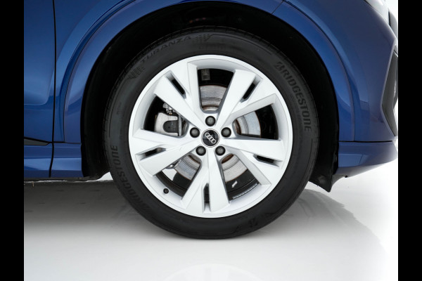 Audi Q4 e-tron 40 S-Line Competition Launch edition 77 kWh [ 3-Fase ] {SOH-87%} (INCL-BTW) *HEAT-PUMP | PANO | LEATHER-FABRIC | MATRIX-LED | ADAPTIVE-CRUISE | HEATED-SPORTSEATS | AMBIENT-LIGHT | DIGI-COCKPIT | CAMERA | KEYLESS | NAVI-FULLMAP | ...