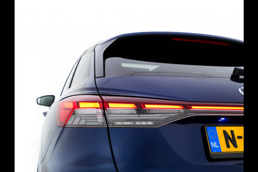 Audi Q4 e-tron 40 S-Line Competition Launch edition 77 kWh [ 3-Fase ] {SOH-87%} (INCL-BTW) *HEAT-PUMP | PANO | LEATHER-FABRIC | MATRIX-LED | ADAPTIVE-CRUISE | HEATED-SPORTSEATS | AMBIENT-LIGHT | DIGI-COCKPIT | CAMERA | KEYLESS | NAVI-FULLMAP | ...