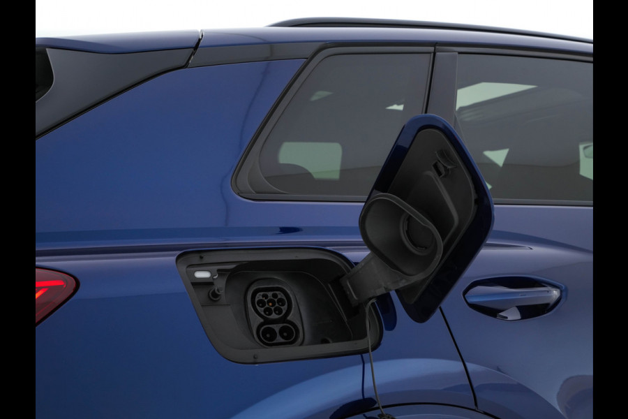 Audi Q4 e-tron 40 S-Line Competition Launch edition 77 kWh [ 3-Fase ] {SOH-87%} (INCL-BTW) *HEAT-PUMP | PANO | LEATHER-FABRIC | MATRIX-LED | ADAPTIVE-CRUISE | HEATED-SPORTSEATS | AMBIENT-LIGHT | DIGI-COCKPIT | CAMERA | KEYLESS | NAVI-FULLMAP | ...