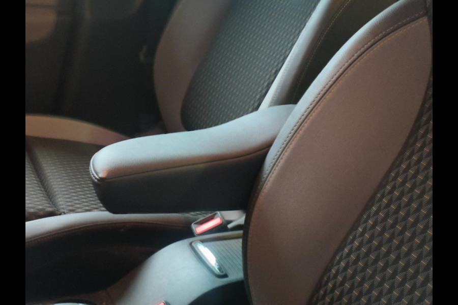 Opel Crossland X 1.2 Turbo Innovation AUTOMAAT uit 2019 Rijklaar + 12 maanden Bovag-garantie Henk Jongen Auto's in Helmond,  al 50 jaar service zoals 't hoort!