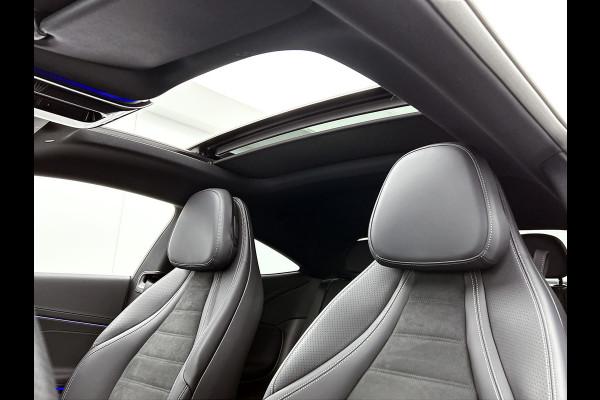 Mercedes-Benz CLE Coupé 300 e AMG Plug-In Hybride AMG Line Premium Plus | Night Pakket | Trekhaak | Distronic | Panorama Schuif-Kanteldak | Stuur en Stoelverwarming. Inclusief 24 maanden MB Certified garantie voor Europa.