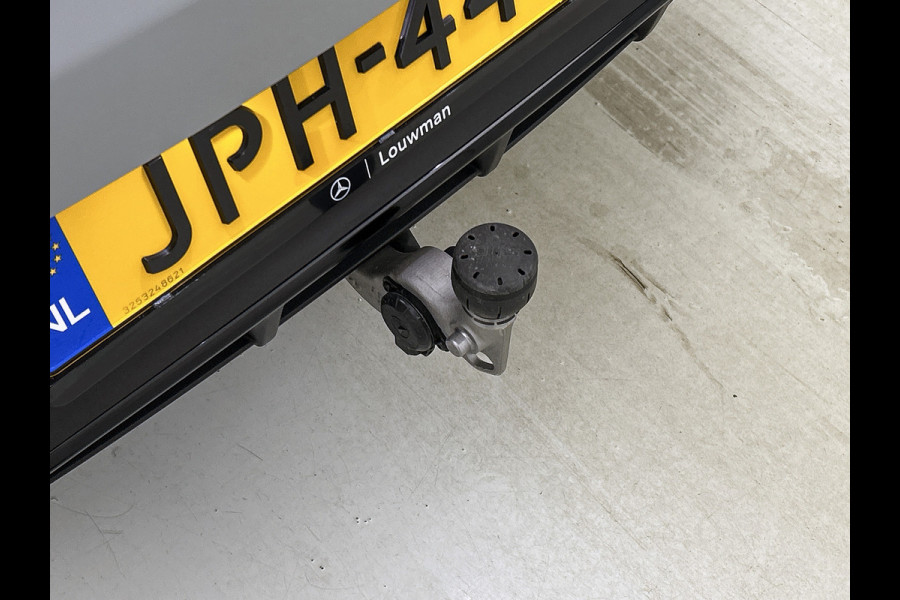 Mercedes-Benz CLE Coupé 300 e AMG Plug-In Hybride AMG Line Premium Plus | Night Pakket | Trekhaak | Distronic | Panorama Schuif-Kanteldak | Stuur en Stoelverwarming. Inclusief 24 maanden MB Certified garantie voor Europa.