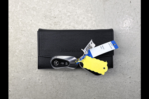 Mercedes-Benz CLE Coupé 300 e AMG Plug-In Hybride AMG Line Premium Plus | Night Pakket | Trekhaak | Distronic | Panorama Schuif-Kanteldak | Stuur en Stoelverwarming. Inclusief 24 maanden MB Certified garantie voor Europa.