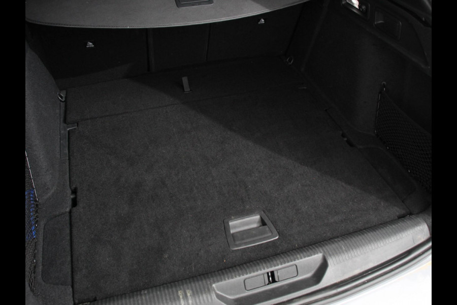 Peugeot 308 1.2 PureTech GT Climate control Adaptive cruise control Parkeersensoren Achteruitrijcamera Navigatie  LED Apple Carplay/ Android Auto