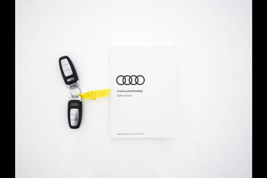 Audi Q4 e-tron 40 S-Line Competition Launch edition 77 kWh [ 3-Fase ] {SOH-87%} (INCL-BTW) *HEAT-PUMP | PANO | LEATHER-FABRIC | MATRIX-LED | ADAPTIVE-CRUISE | HEATED-SPORTSEATS | AMBIENT-LIGHT | DIGI-COCKPIT | CAMERA | KEYLESS | NAVI-FULLMAP | ...