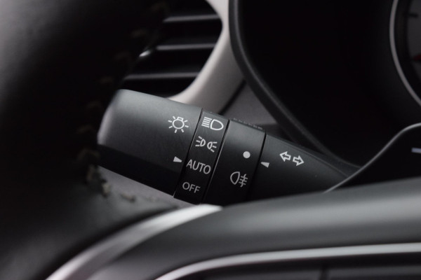 Suzuki Swift 1.2 Style Smart Hybrid|Carplay|Camera