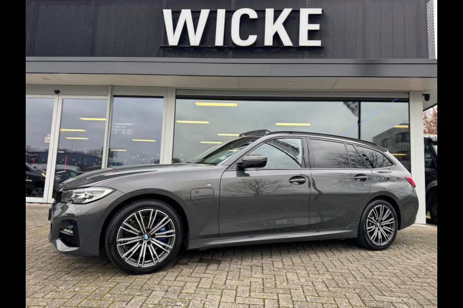 BMW 3 Serie Touring 330e High Executive M sport Panorama Leder Camera