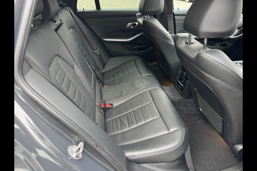 BMW 3 Serie Touring 330e High Executive M sport Panorama Leder Camera