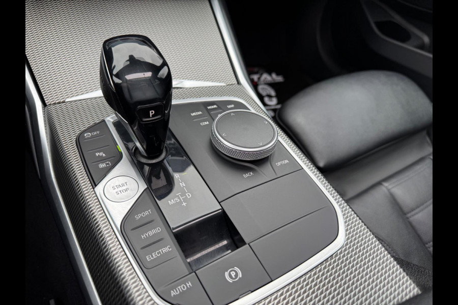 BMW 3 Serie Touring 330e High Executive M sport Panorama Leder Camera