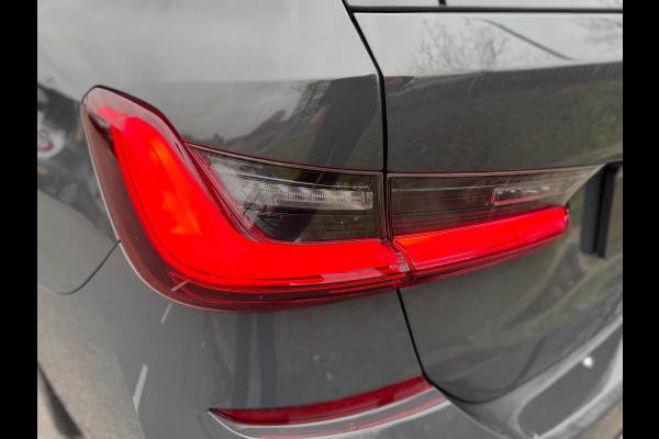 BMW 3 Serie Touring 330e High Executive M sport Panorama Leder Camera