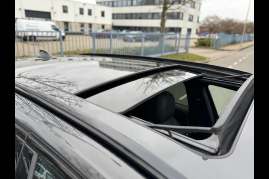 BMW 3 Serie Touring 330e High Executive M sport Panorama Leder Camera