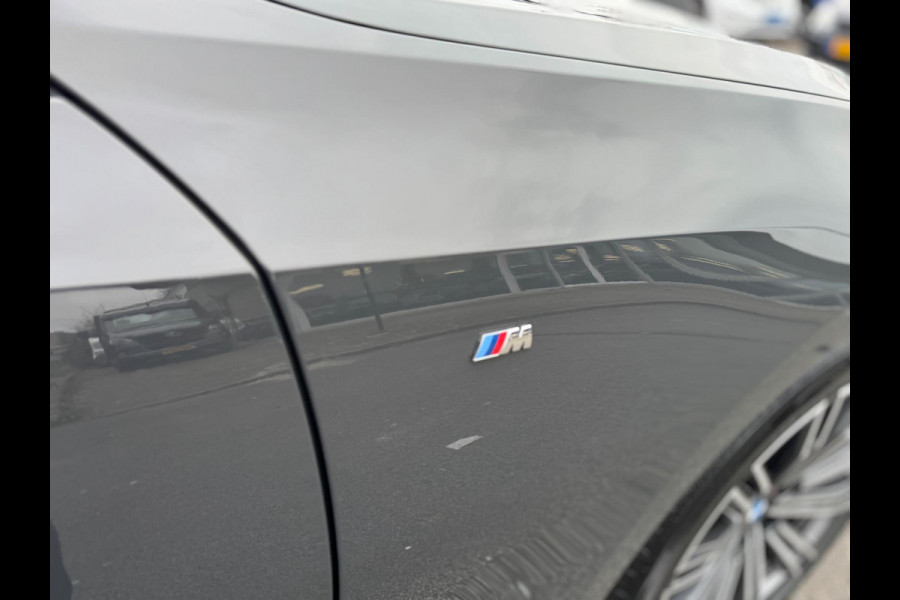 BMW 3 Serie Touring 330e High Executive M sport Panorama Leder Camera