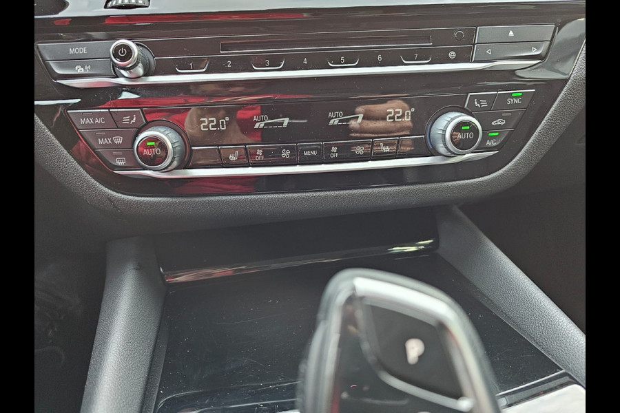 BMW 5 Serie Touring 520i High Executive Sport Line | Automaat | Trekhaak | Navi | Stoel & stuurverwarming | Camera |