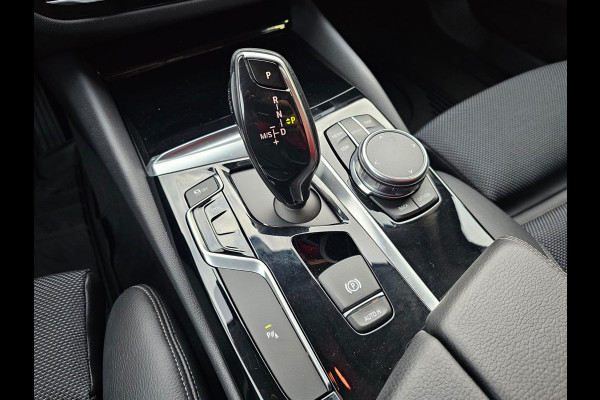 BMW 5 Serie Touring 520i High Executive Sport Line | Automaat | Trekhaak | Navi | Stoel & stuurverwarming | Camera |