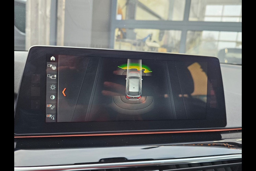 BMW 5 Serie Touring 520i High Executive Sport Line | Automaat | Trekhaak | Navi | Stoel & stuurverwarming | Camera |