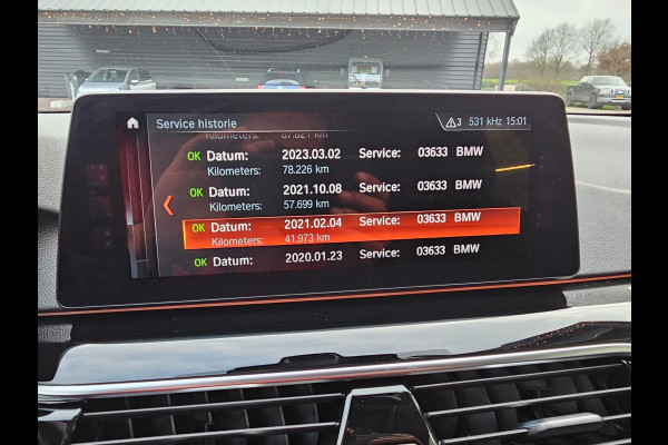 BMW 5 Serie Touring 520i High Executive Sport Line | Automaat | Trekhaak | Navi | Stoel & stuurverwarming | Camera |