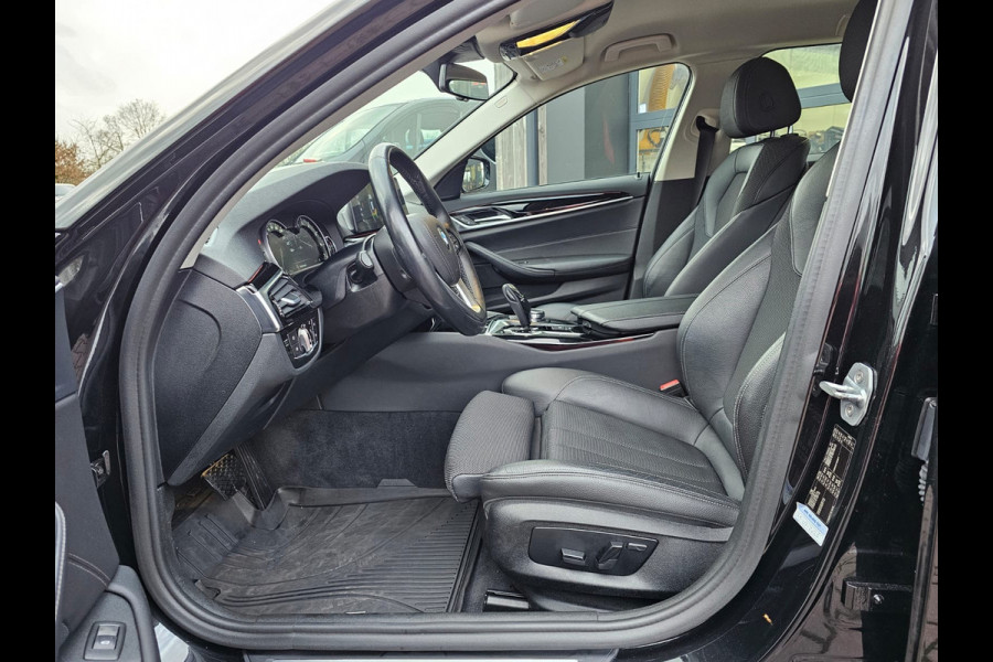 BMW 5 Serie Touring 520i High Executive Sport Line | Automaat | Trekhaak | Navi | Stoel & stuurverwarming | Camera |