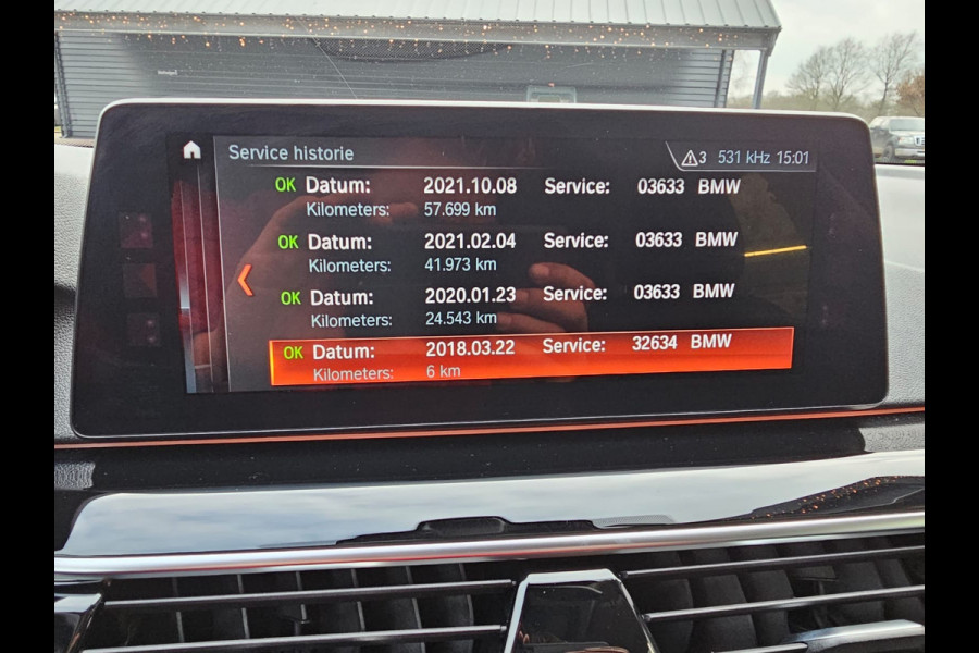 BMW 5 Serie Touring 520i High Executive Sport Line | Automaat | Trekhaak | Navi | Stoel & stuurverwarming | Camera |