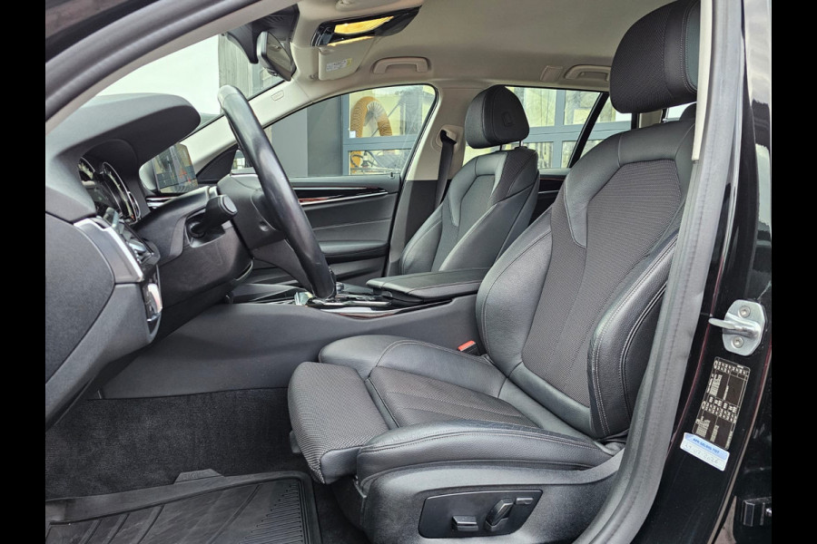 BMW 5 Serie Touring 520i High Executive Sport Line | Automaat | Trekhaak | Navi | Stoel & stuurverwarming | Camera |