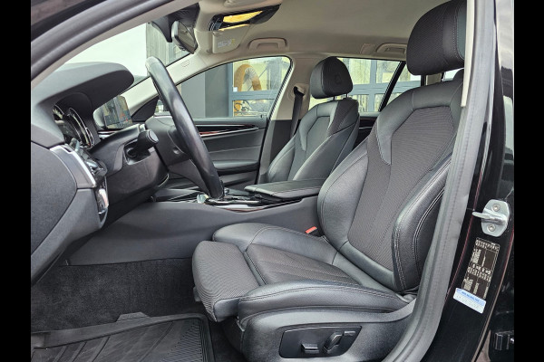 BMW 5 Serie Touring 520i High Executive Sport Line | Automaat | Trekhaak | Navi | Stoel & stuurverwarming | Camera |