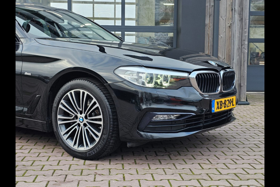 BMW 5 Serie Touring 520i High Executive Sport Line | Automaat | Trekhaak | Navi | Stoel & stuurverwarming | Camera |