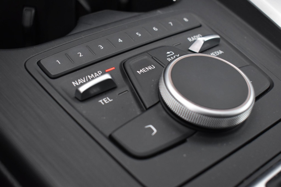 Audi A4 Limousine 2.0 TFSI S Line NAP Xenon Led DriveSelect Trekhaak StoelVw