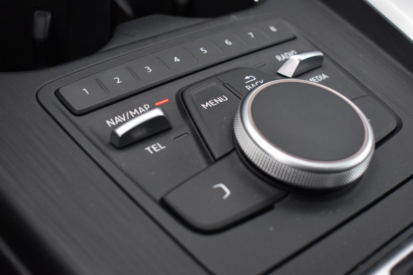 Audi A4 Limousine 2.0 TFSI S Line NAP Xenon Led DriveSelect Trekhaak StoelVw