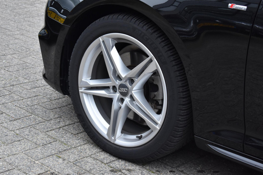 Audi A4 Limousine 2.0 TFSI S Line NAP Xenon Led DriveSelect Trekhaak StoelVw
