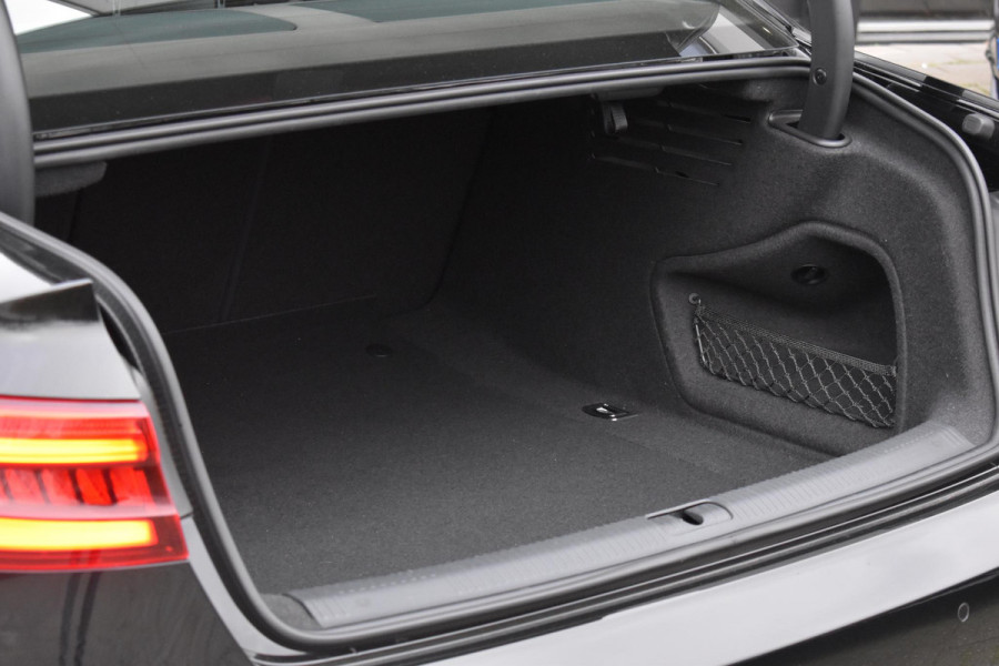 Audi A4 Limousine 2.0 TFSI S Line NAP Xenon Led DriveSelect Trekhaak StoelVw
