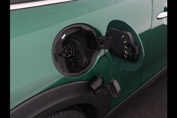 MINI Mini Electric Yours 33 kWh | Panoramadak | Camera | Head-up display | Cruise Control | keyless entry | Stoelverwarming | Navigatie