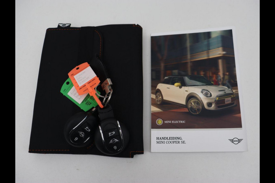 MINI Mini Electric Yours 33 kWh | Panoramadak | Camera | Head-up display | Cruise Control | keyless entry | Stoelverwarming | Navigatie