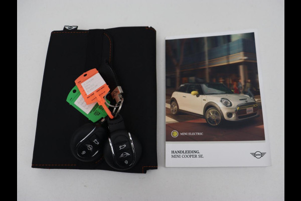 MINI Mini Electric Yours 33 kWh | Panoramadak | Camera | Head-up display | Cruise Control | keyless entry | Stoelverwarming | Navigatie