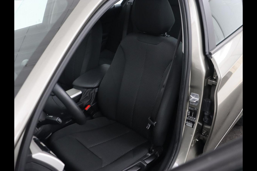 BMW 1-serie 118i Executive | 65.000 NAP | Cruise Control | Navigatie | Trekhaak | PDC | Bleutooth | Xenon | Automaat