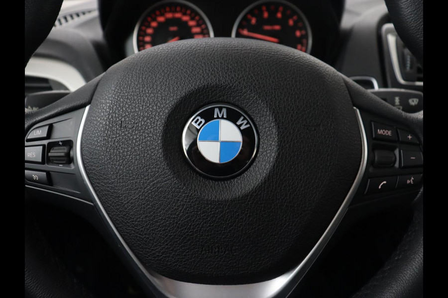 BMW 1-serie 118i Executive | 65.000 NAP | Cruise Control | Navigatie | Trekhaak | PDC | Bleutooth | Xenon | Automaat