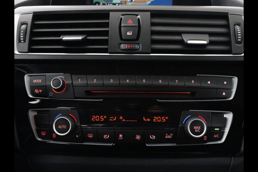 BMW 1-serie 118i Executive | 65.000 NAP | Cruise Control | Navigatie | Trekhaak | PDC | Bleutooth | Xenon | Automaat