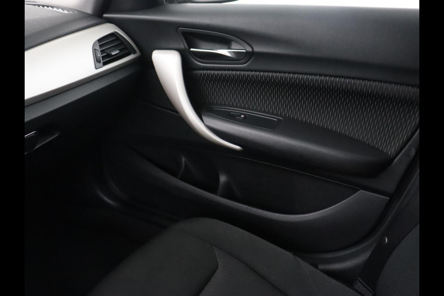 BMW 1-serie 118i Executive | 65.000 NAP | Cruise Control | Navigatie | Trekhaak | PDC | Bleutooth | Xenon | Automaat
