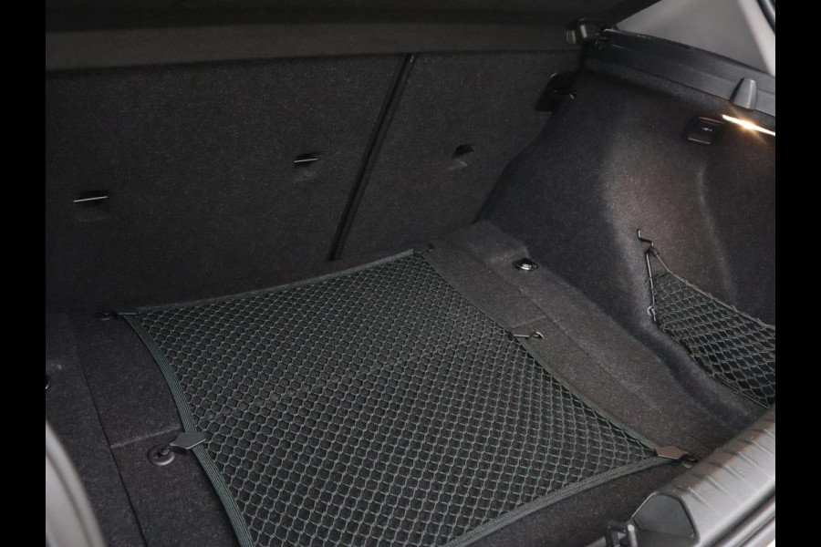 BMW 1-serie 118i Executive | 65.000 NAP | Cruise Control | Navigatie | Trekhaak | PDC | Bleutooth | Xenon | Automaat