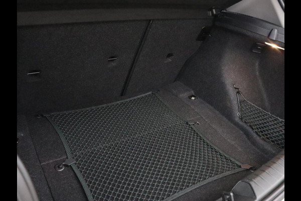 BMW 1-serie 118i Executive | 65.000 NAP | Cruise Control | Navigatie | Trekhaak | PDC | Bleutooth | Xenon | Automaat