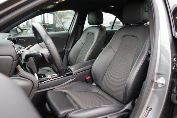 Mercedes-Benz A-Klasse 200 164 PK Automaat Business Solution, Groot-Navigatie, Stoelverwarming
